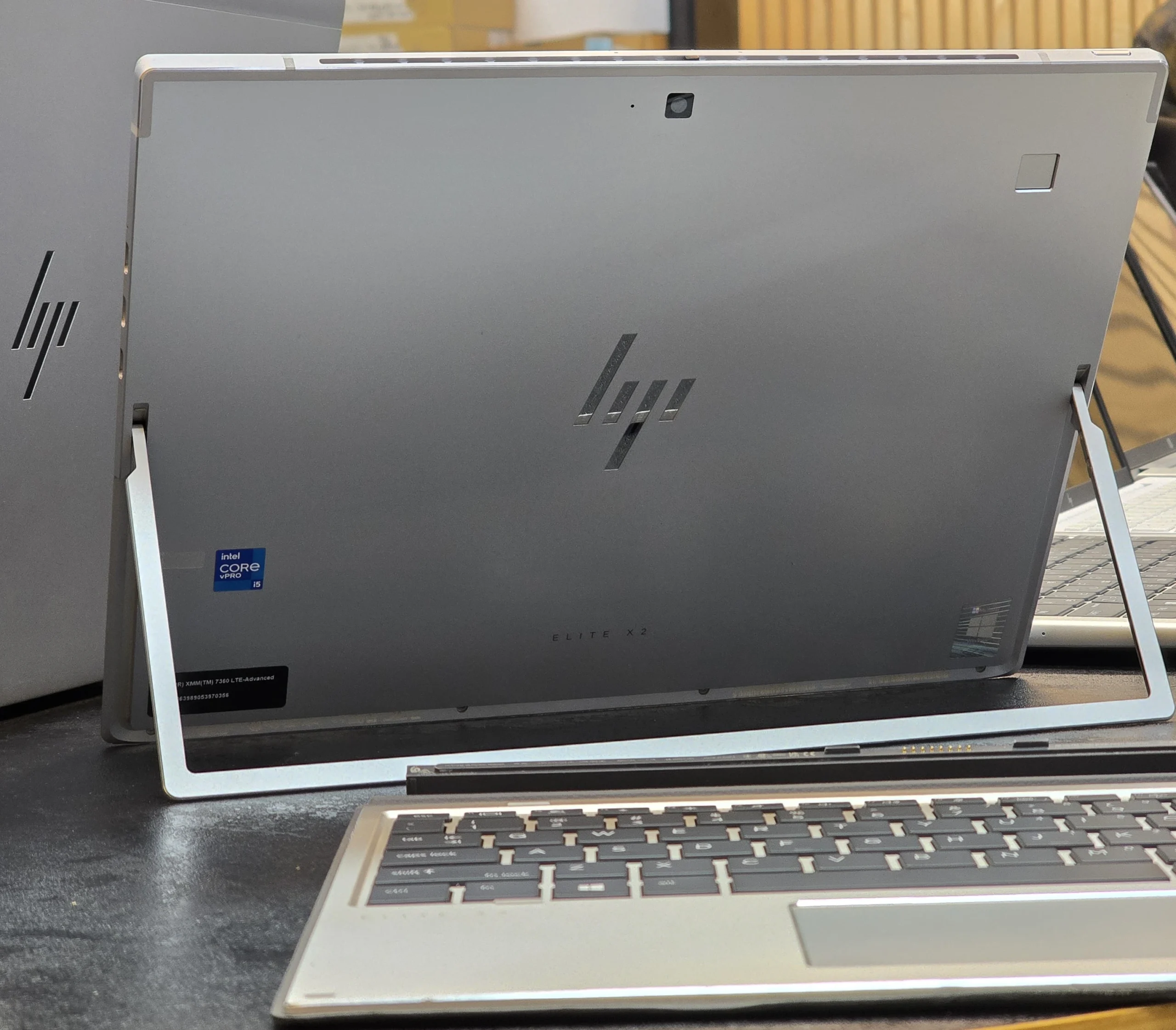  مدل :  Elite X2 G8 پردازنده : i5-1145G7 رم : 8GB DDR4 حافظه : 256GB SSD NVme گرافیک : Intel Iris Xe صفحه نمایش : 13inch Full HD سیمکارت خور استوک گرید A++